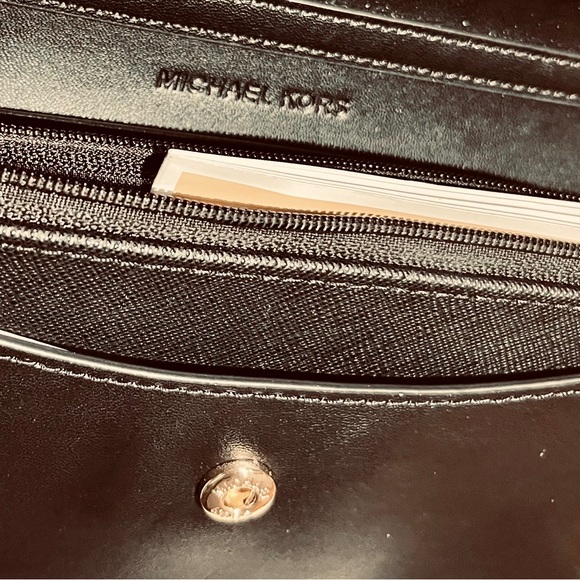 🔥NWT MICHAEL KORS BLACK STAFFAINO CONVERTIBLE CROSSBODY!🔥 - Picture 13 of 14